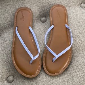 Universal Threads flip flops